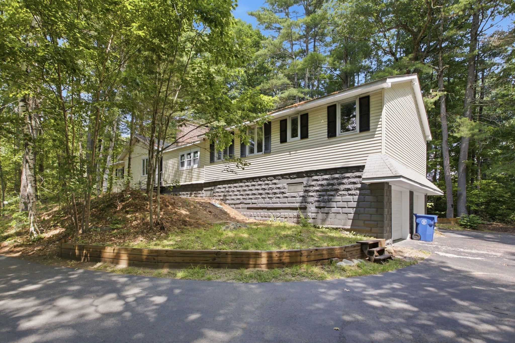 37 Hall Road Londonderry, NH 03053 - Photo 1 of 20