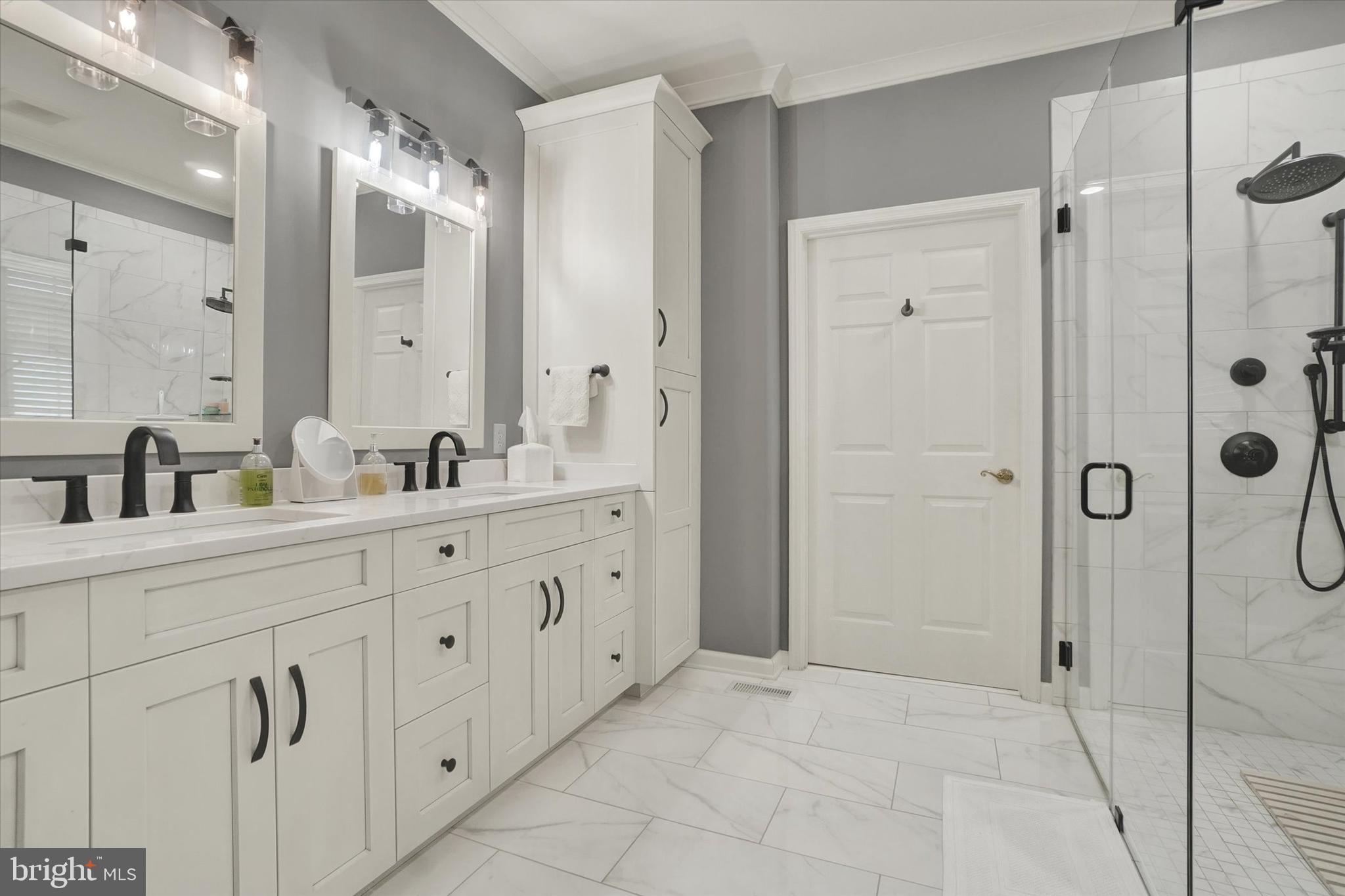 1534 Sycamore Terrace York, PA 17403 - Photo 15 of 50 1st Flr Primary Bathroom with 2nd Walk-in Closet