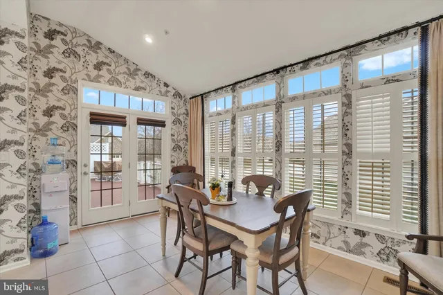 a kitchen that has a lot of cabinets in it