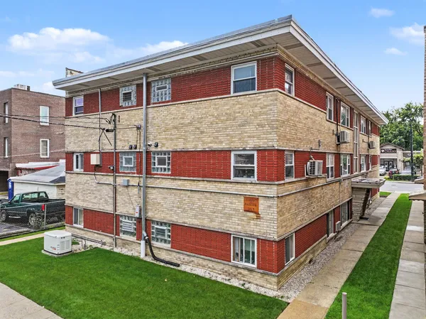 $190,000 | 6043 North Northwest Highway, Unit 5, Chicago, IL 60631