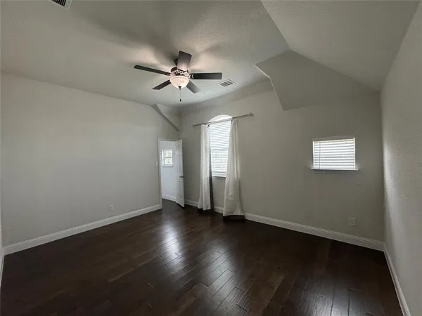 $3,500 | 901 Sunrise Drive, Kennedale, TX 76060