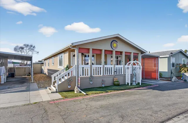 $180,000 | 105 West Herndon Avenue, Unit 3, Fresno, CA 93704