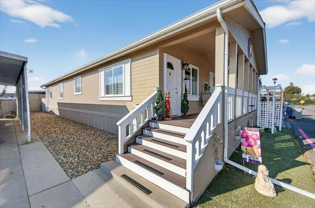 $180,000 | 105 West Herndon Avenue, Unit 3, Fresno, CA 93704