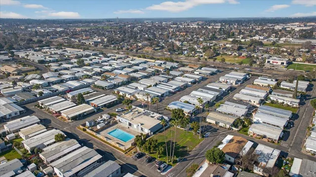 $180,000 | 105 West Herndon Avenue, Unit 3, Fresno, CA 93704