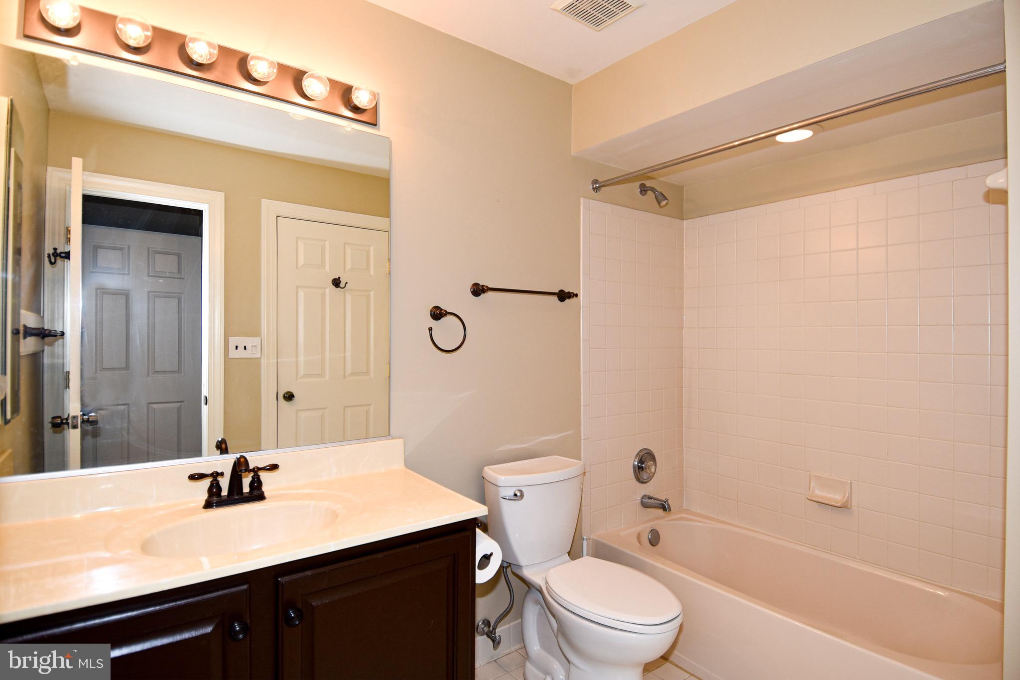 6738 Token Valley Road Manassas, VA 20112 - Photo 24 of 50 Main Level Masterbath