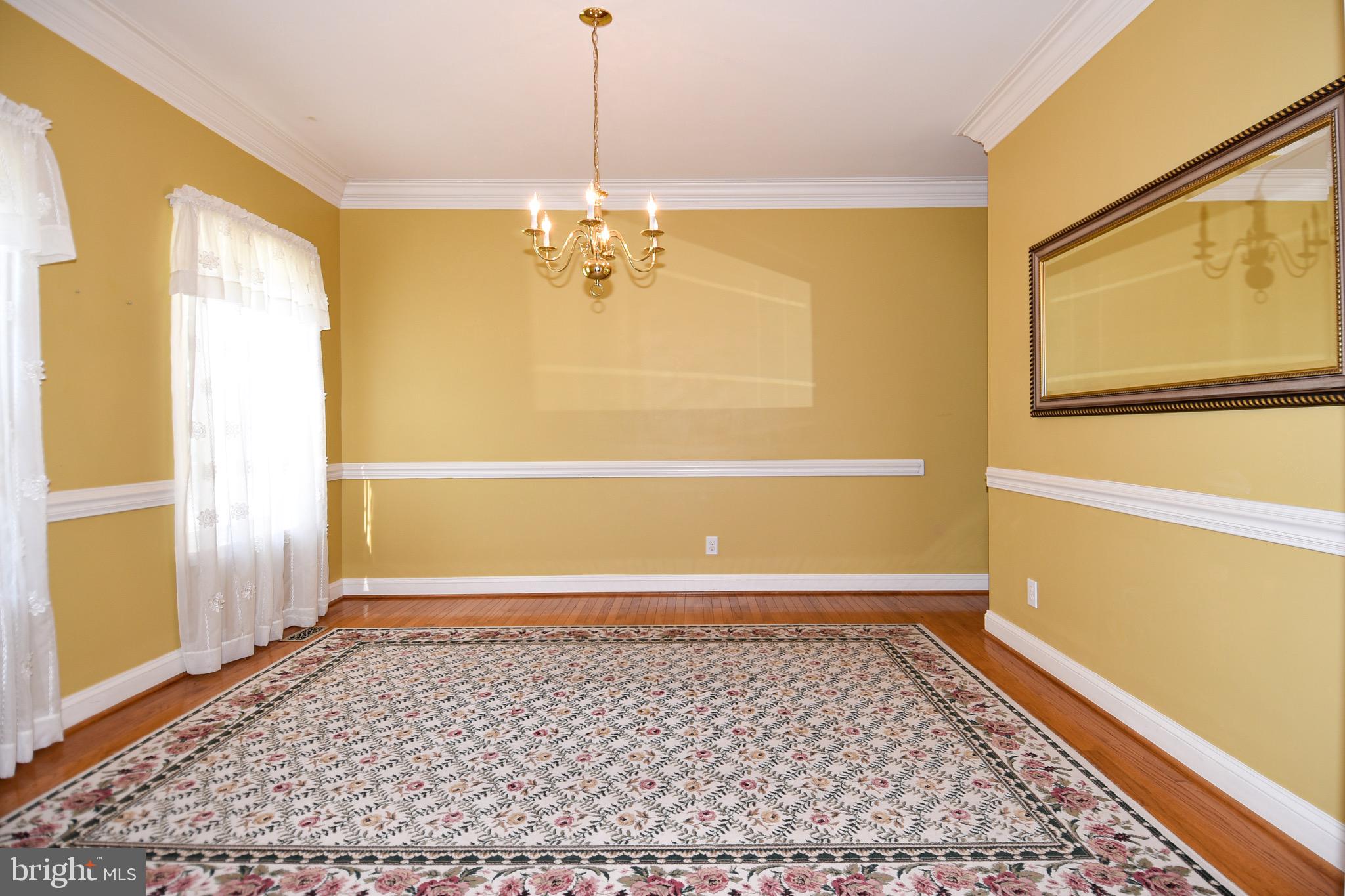 6738 Token Valley Road Manassas, VA 20112 - Photo 9 of 50 Living Room