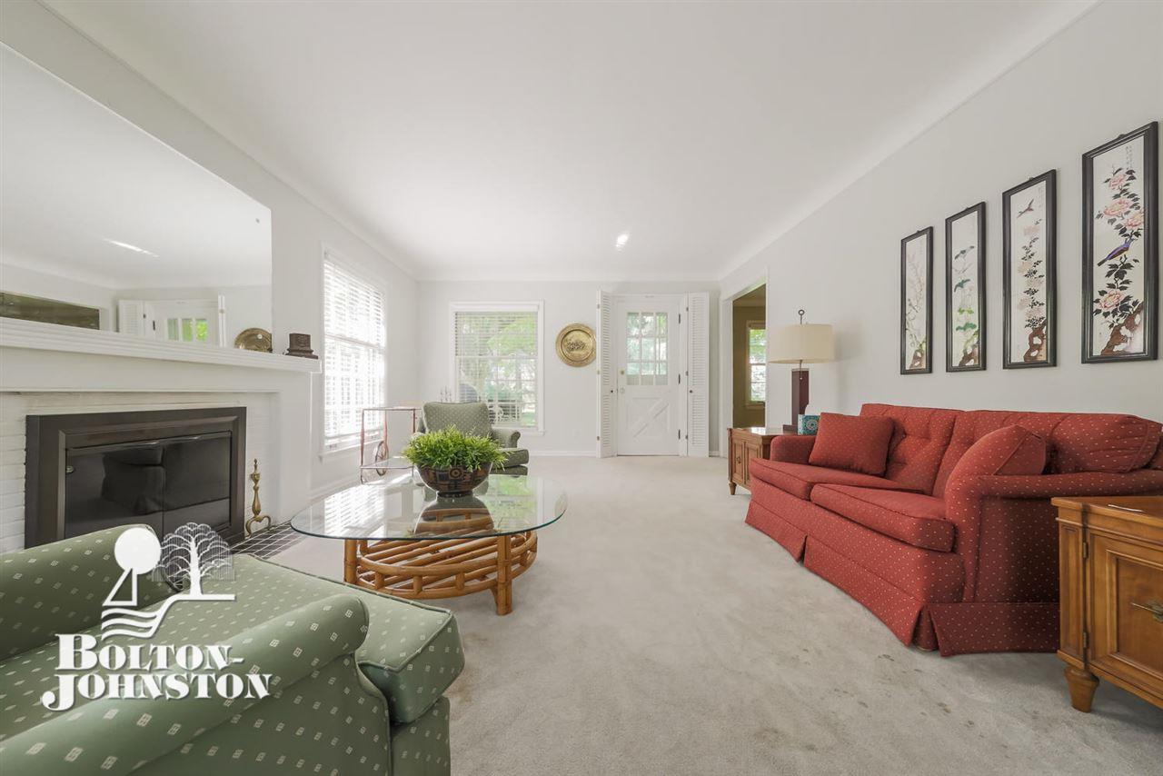 885 Hawthorne Road Grosse Pointe, MI 48236 - Photo 10 of 36 31349100-9.JPG