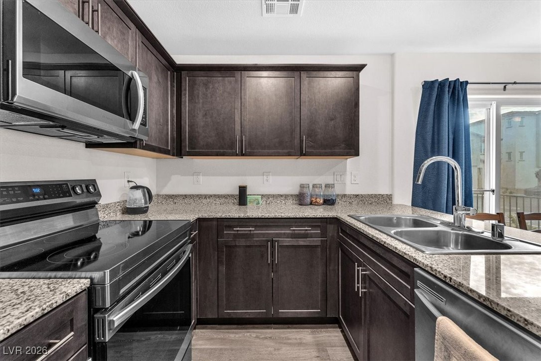 2814 Riverside Gold Court North Las Vegas, NV 89086 - Photo 9 of 38