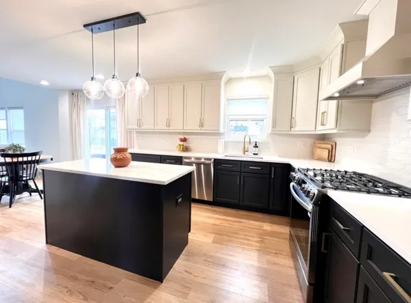 $449,900 | 87 South Savannah Parkway, Round Lake, IL 60073