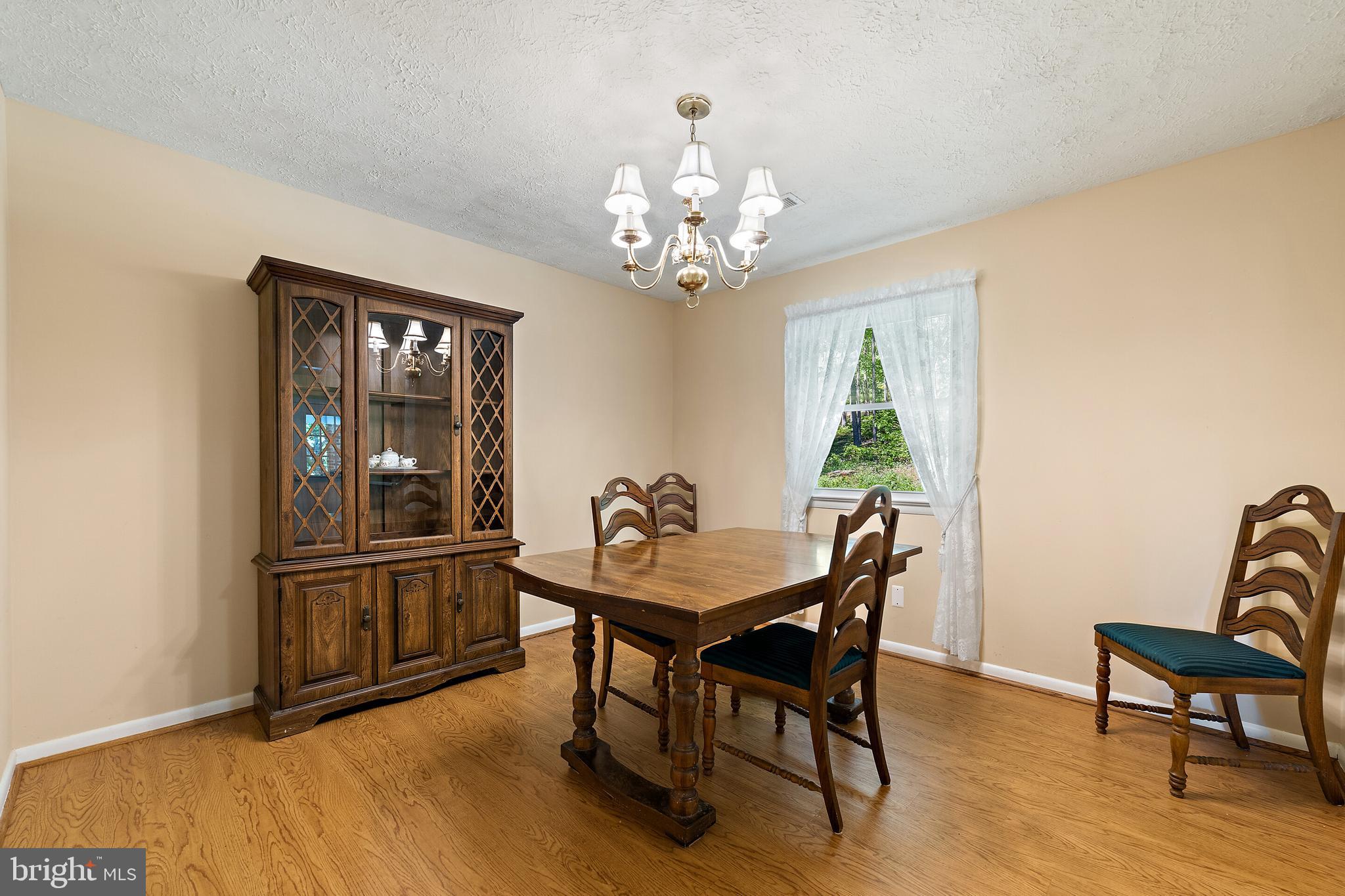 5847 Wilson Road Marshall, VA 20115 - Photo 11 of 55 Dining room from kitchen