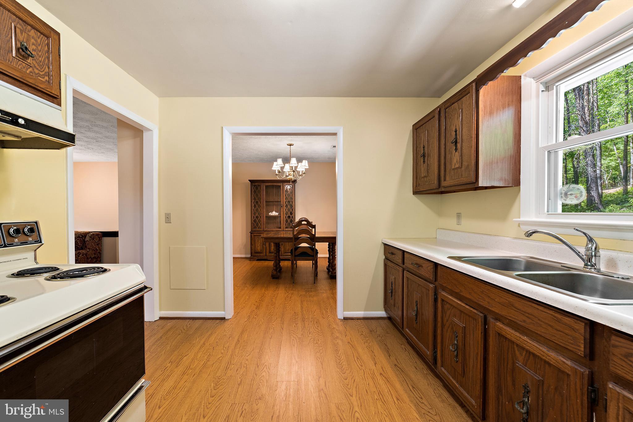 5847 Wilson Road Marshall, VA 20115 - Photo 16 of 55 Kitchen looking towards the dining room