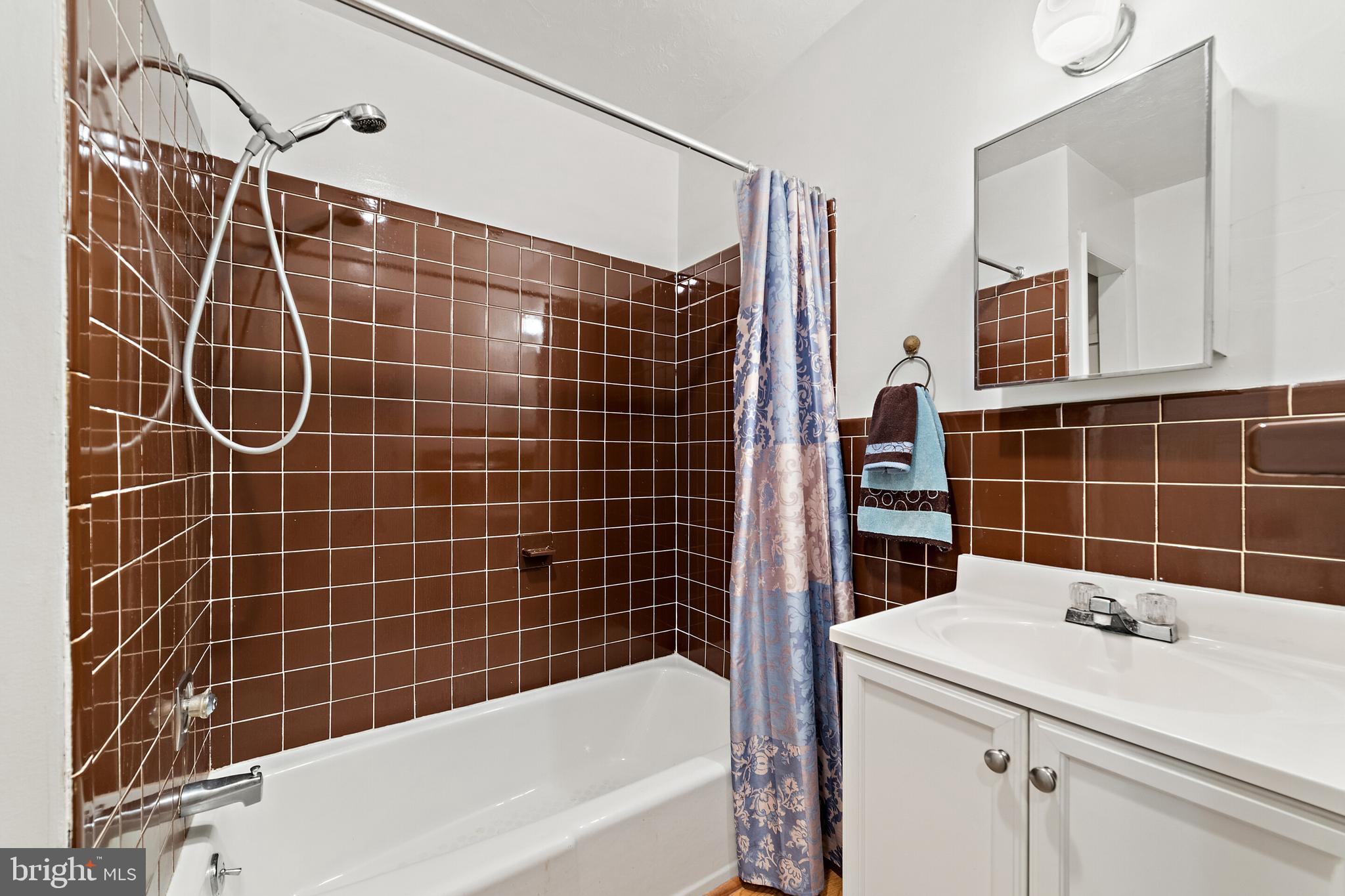 5847 Wilson Road Marshall, VA 20115 - Photo 26 of 55 Main level hall bathroom