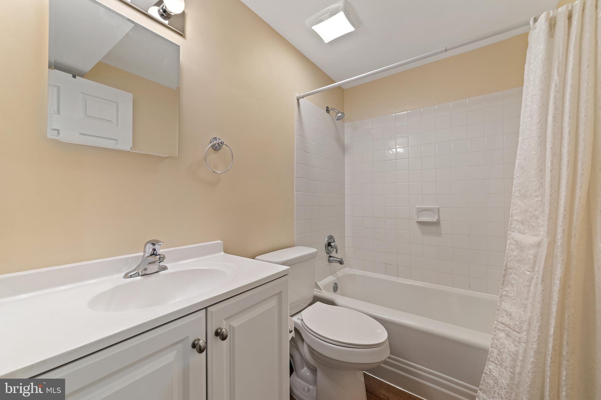 5847 Wilson Road Marshall, VA 20115 - Photo 39 of 55 Full bathroom in the lower level