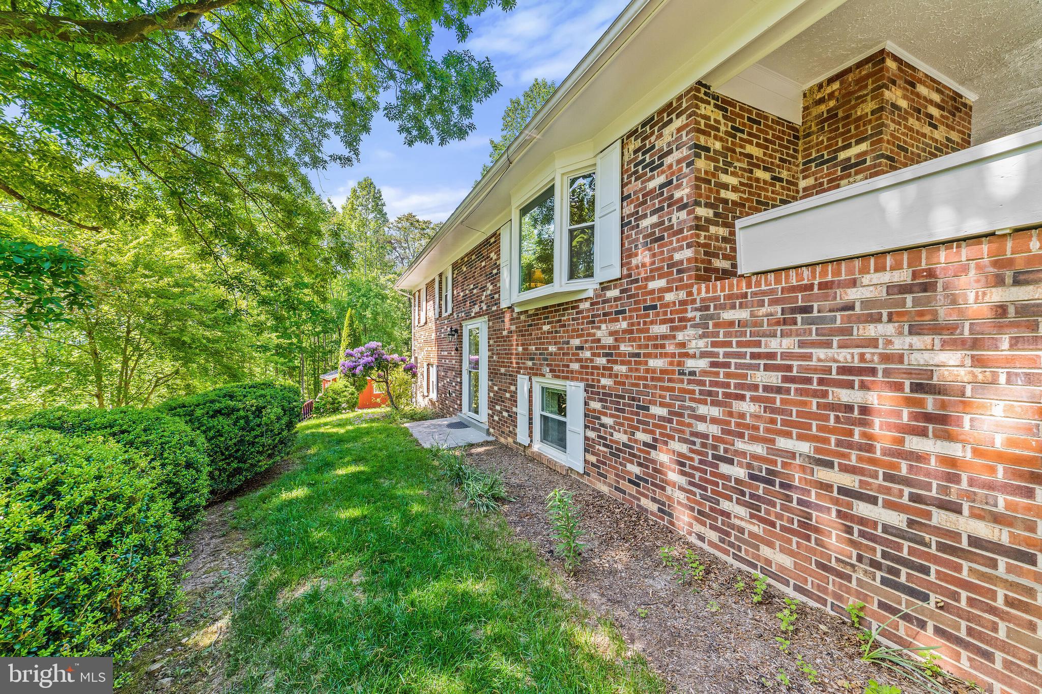 5847 Wilson Road Marshall, VA 20115 - Photo 43 of 55 Front of home from the right side