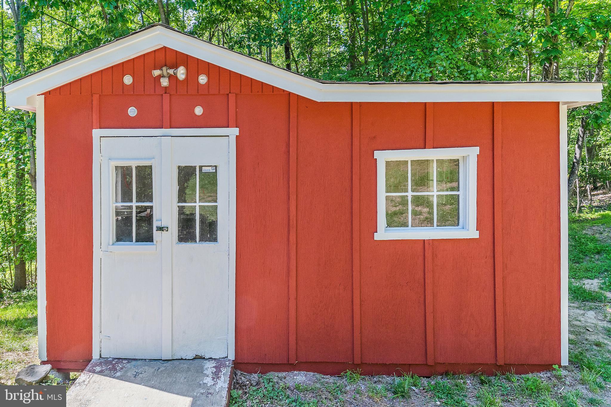 5847 Wilson Road Marshall, VA 20115 - Photo 52 of 55 Freshly painted storage shed