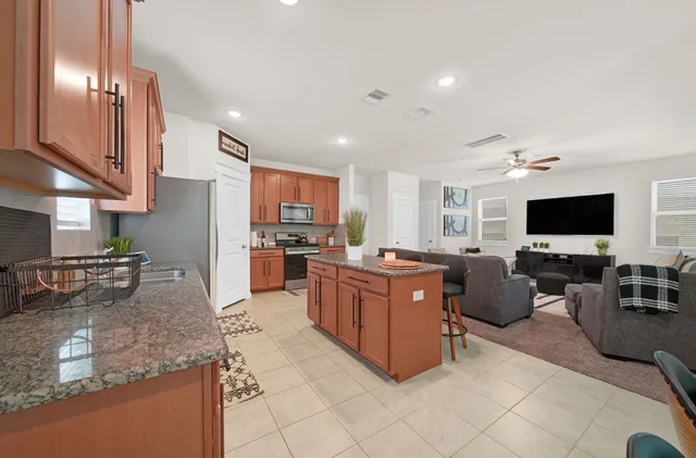 a view of yard with tree