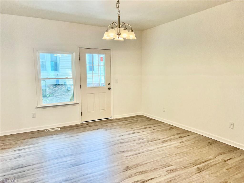 211 Spring Street Thomasville, NC 27360 - Photo 11 of 27 Dining