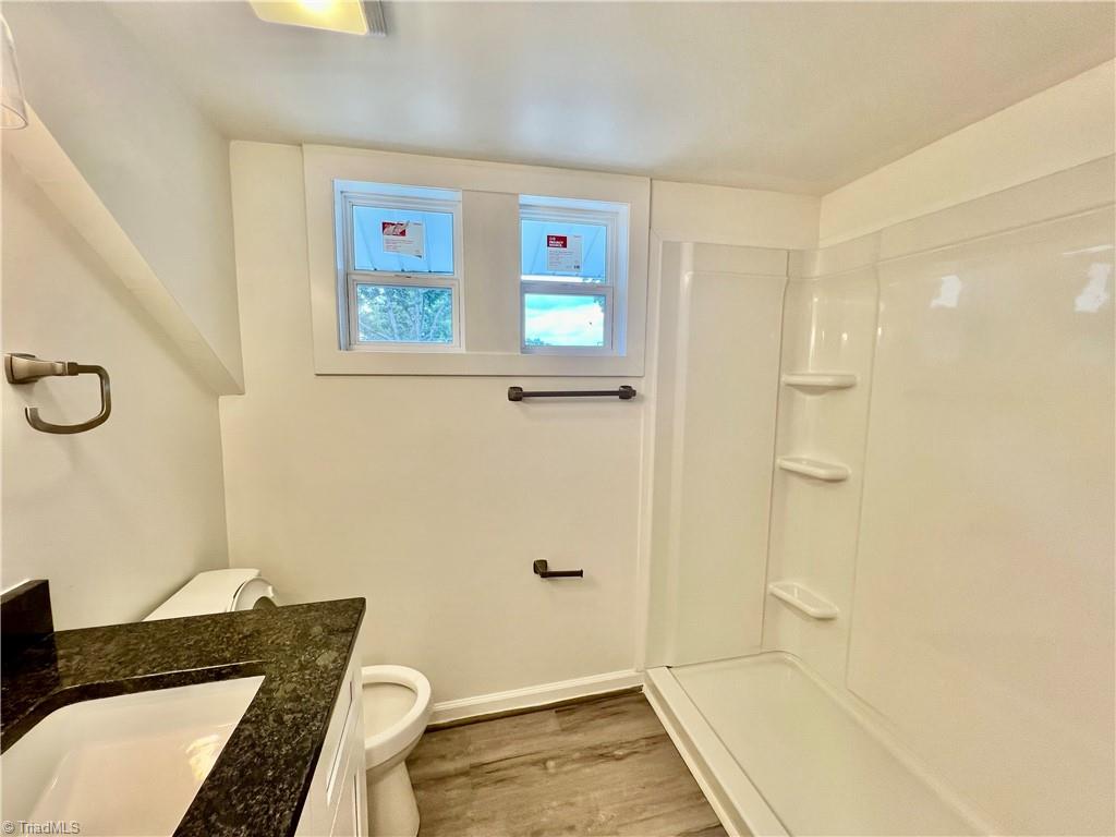 211 Spring Street Thomasville, NC 27360 - Photo 23 of 27 Upstairs bath