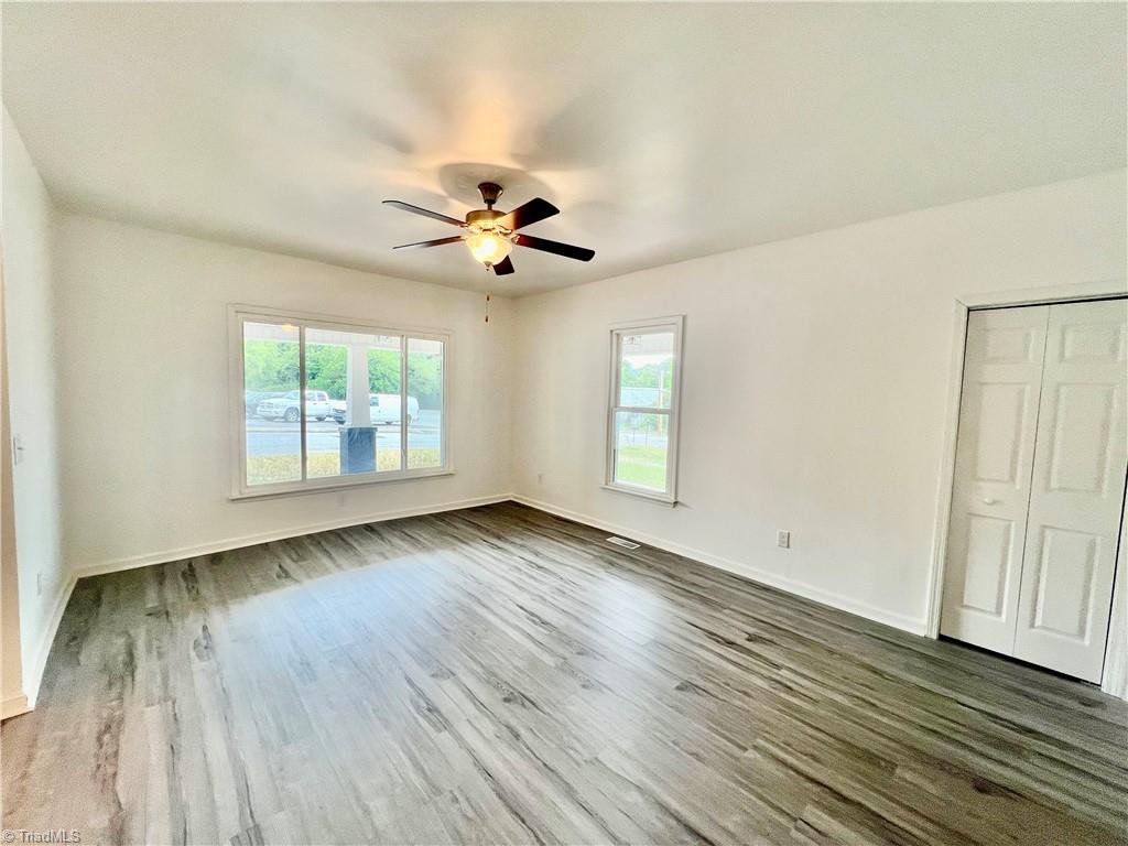 211 Spring Street Thomasville, NC 27360 - Photo 7 of 27 Living room