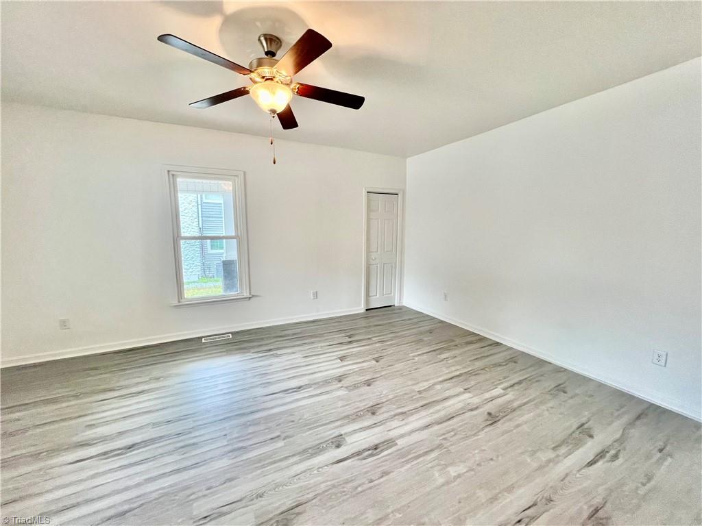 211 Spring Street Thomasville, NC 27360 - Photo 8 of 27 Living room