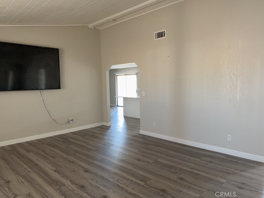 13839 Rincon Road Apple Valley, CA 92307 - Photo 6 of 48