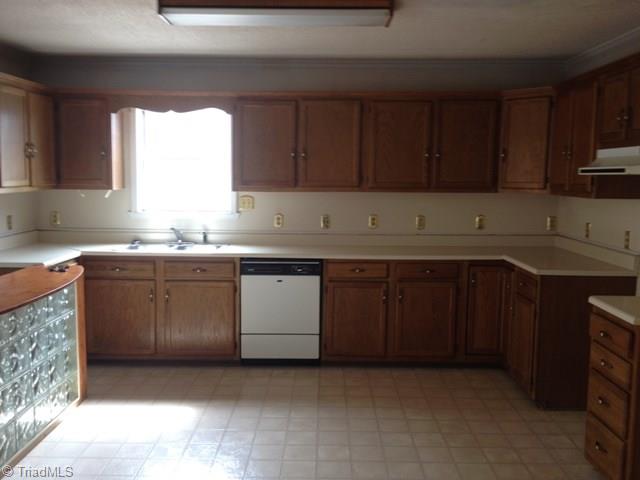 3702 Country Ridge Road Greensboro, NC 27405 - Photo 4 of 8 Kitchen