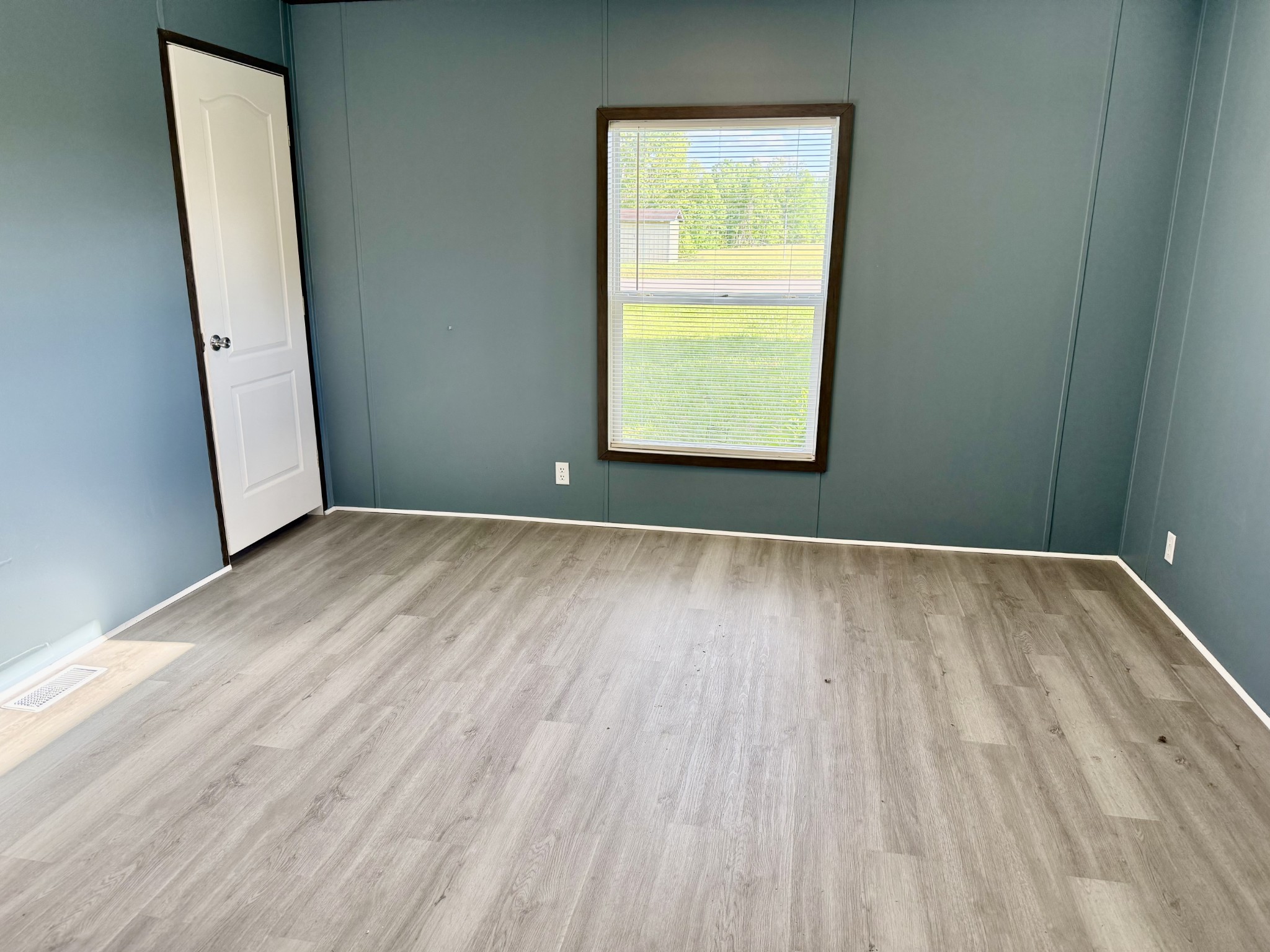 532 Pointe Lane Lafayette, TN 37083 - Photo 5 of 11 a view of an empty room with wooden floor and a window