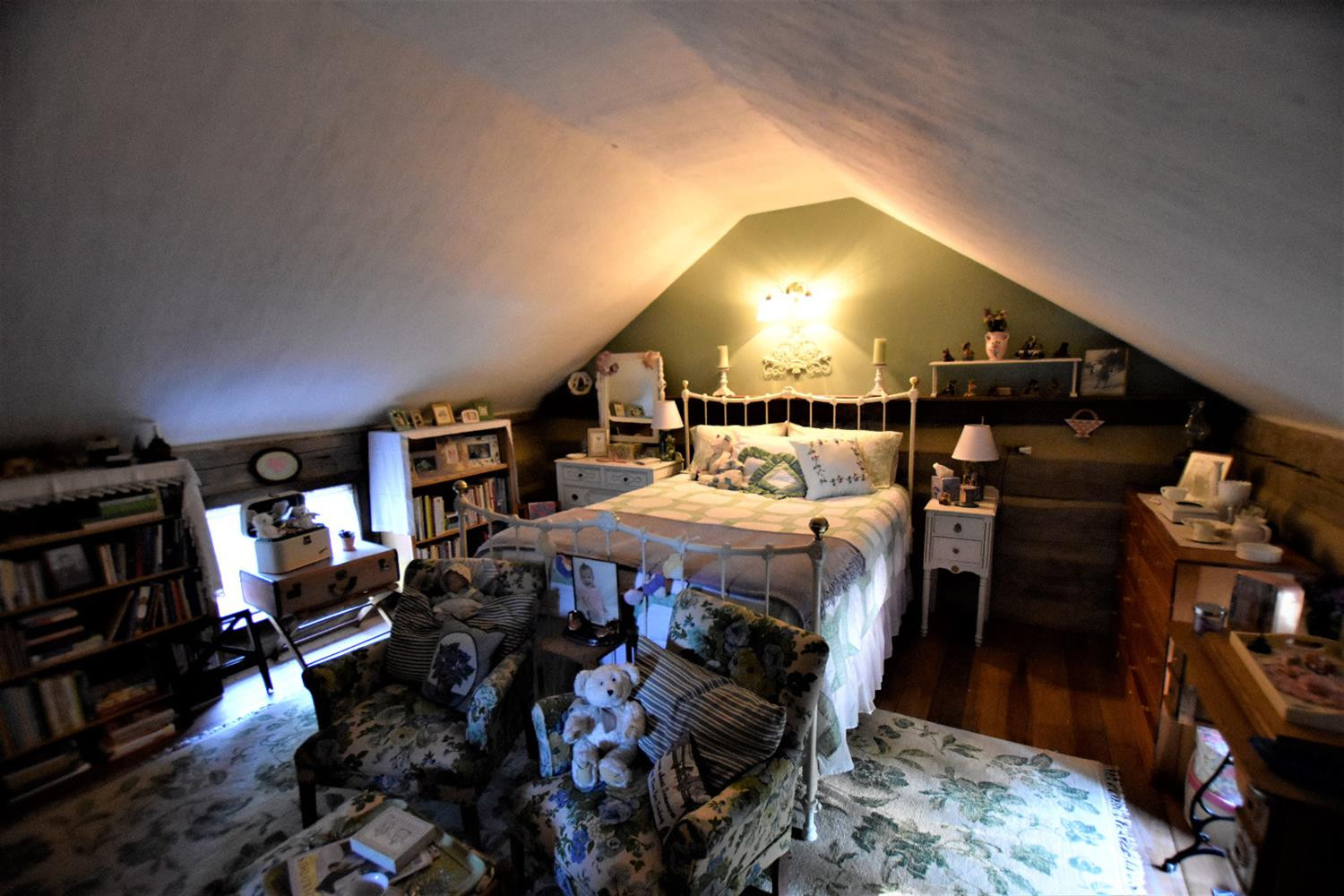 821 Sand Hill Road Irvine, KY 40336 - Photo 26 of 78 Here we find a nice size bedroom, with p