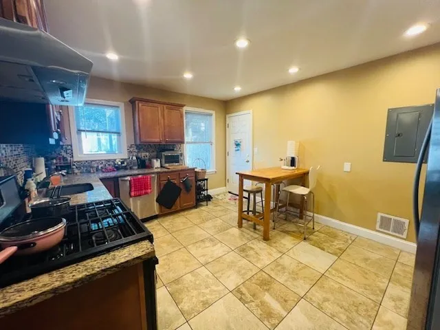 $3,000 | 7 Rice Street, Unit 1, Brookline, MA 02445