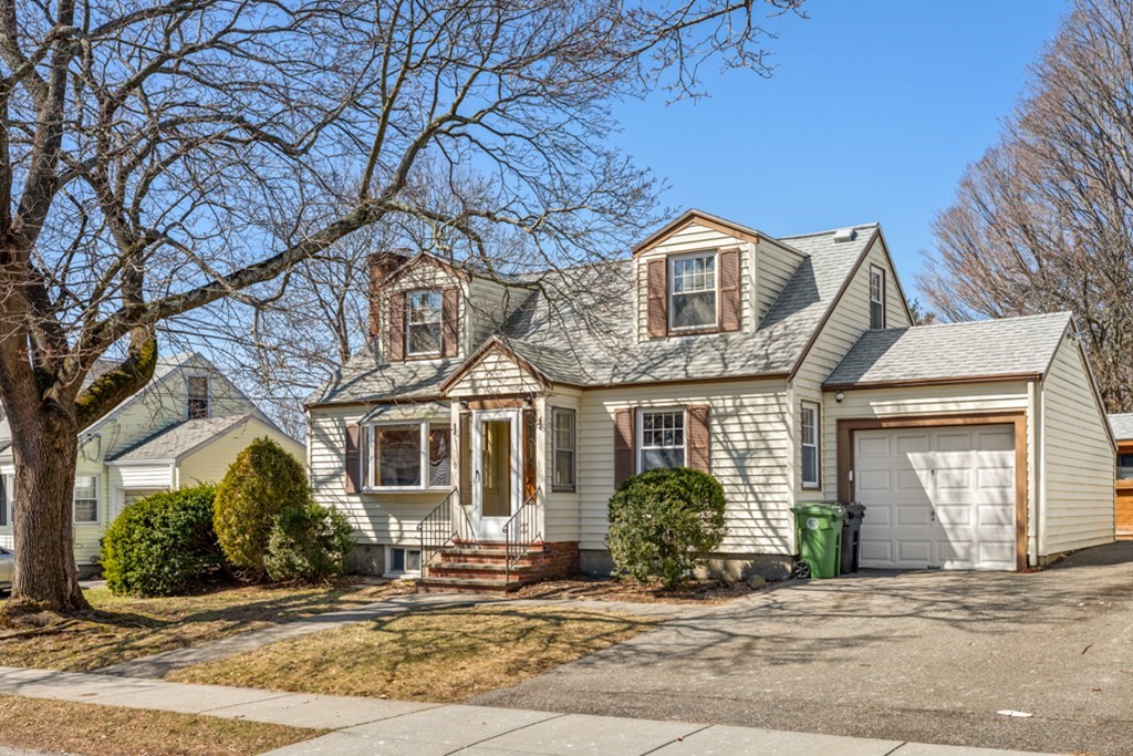 9 Pilgrim Road Watertown, MA 02472 - Photo 3 of 27 Gallery Image 3