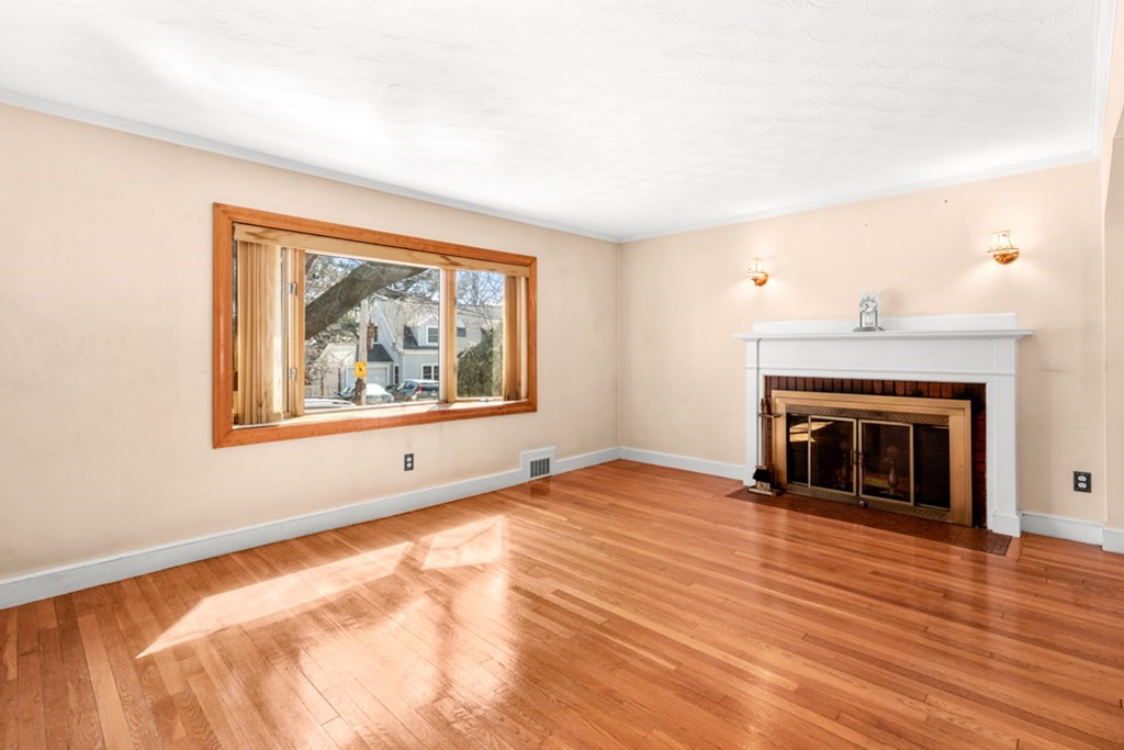 9 Pilgrim Road Watertown, MA 02472 - Photo 5 of 27 Gallery Image 5