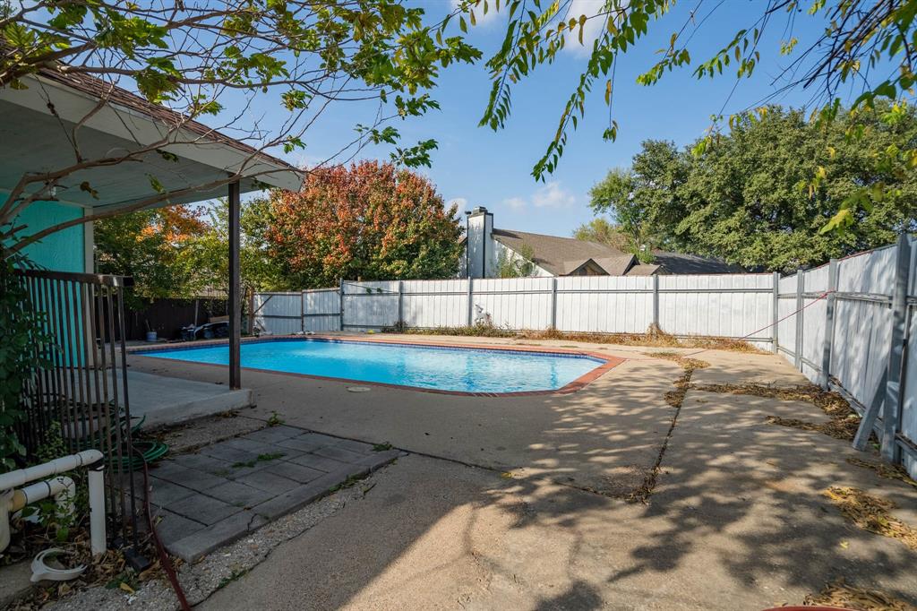 9319 Rutherglen Drive Dallas, TX 75227 - Photo 19 of 20 a view of a backyard