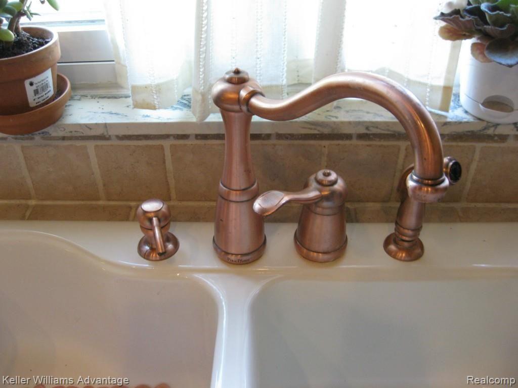 6532 Edgewood Road Canton, MI 48187 - Photo 11 of 32 11 kitchen.jpg