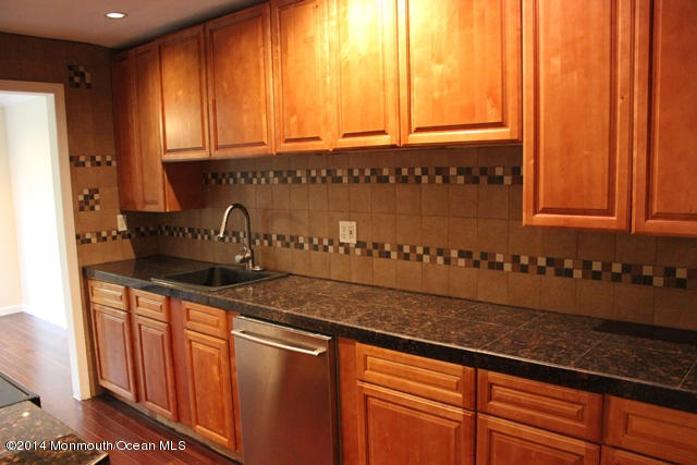 200 Portland Road, Unit D5 Highlands, NJ 07732 - Photo 11 of 23 Kitchen 3