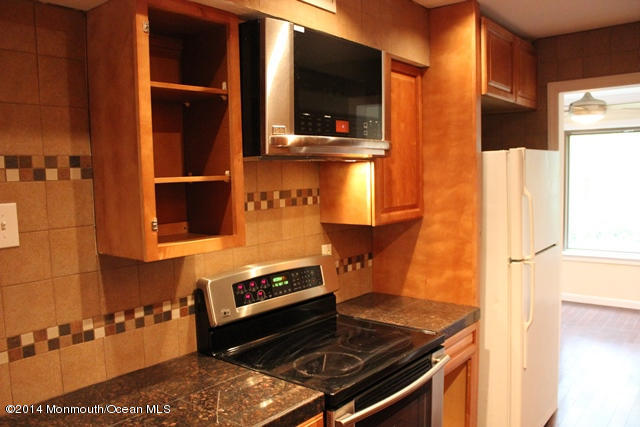 200 Portland Road, Unit D5 Highlands, NJ 07732 - Photo 12 of 23 Kitchen 4