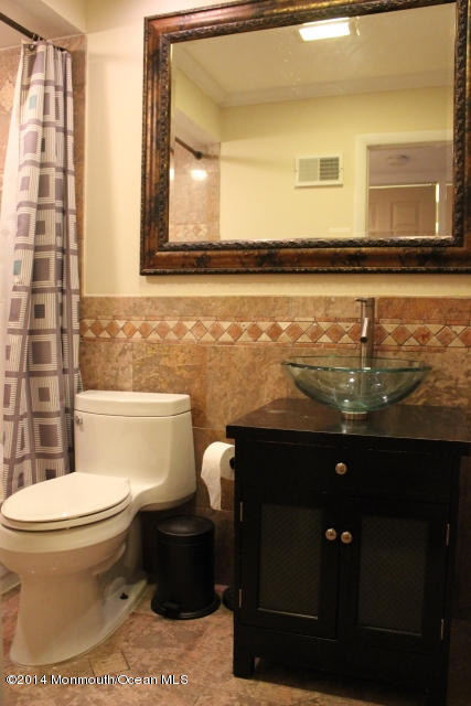 200 Portland Road, Unit D5 Highlands, NJ 07732 - Photo 17 of 23 Bathroom 1
