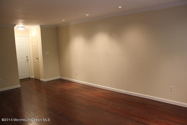 200 Portland Road, Unit D5 Highlands, NJ 07732 - Photo 4 of 23 Living Room 3