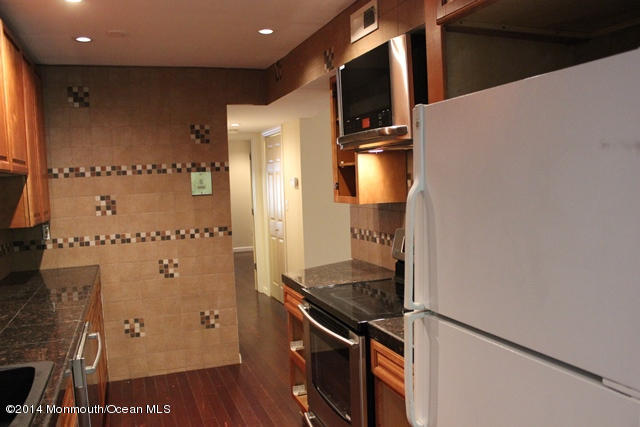 200 Portland Road, Unit D5 Highlands, NJ 07732 - Photo 10 of 23 Kitchen 2