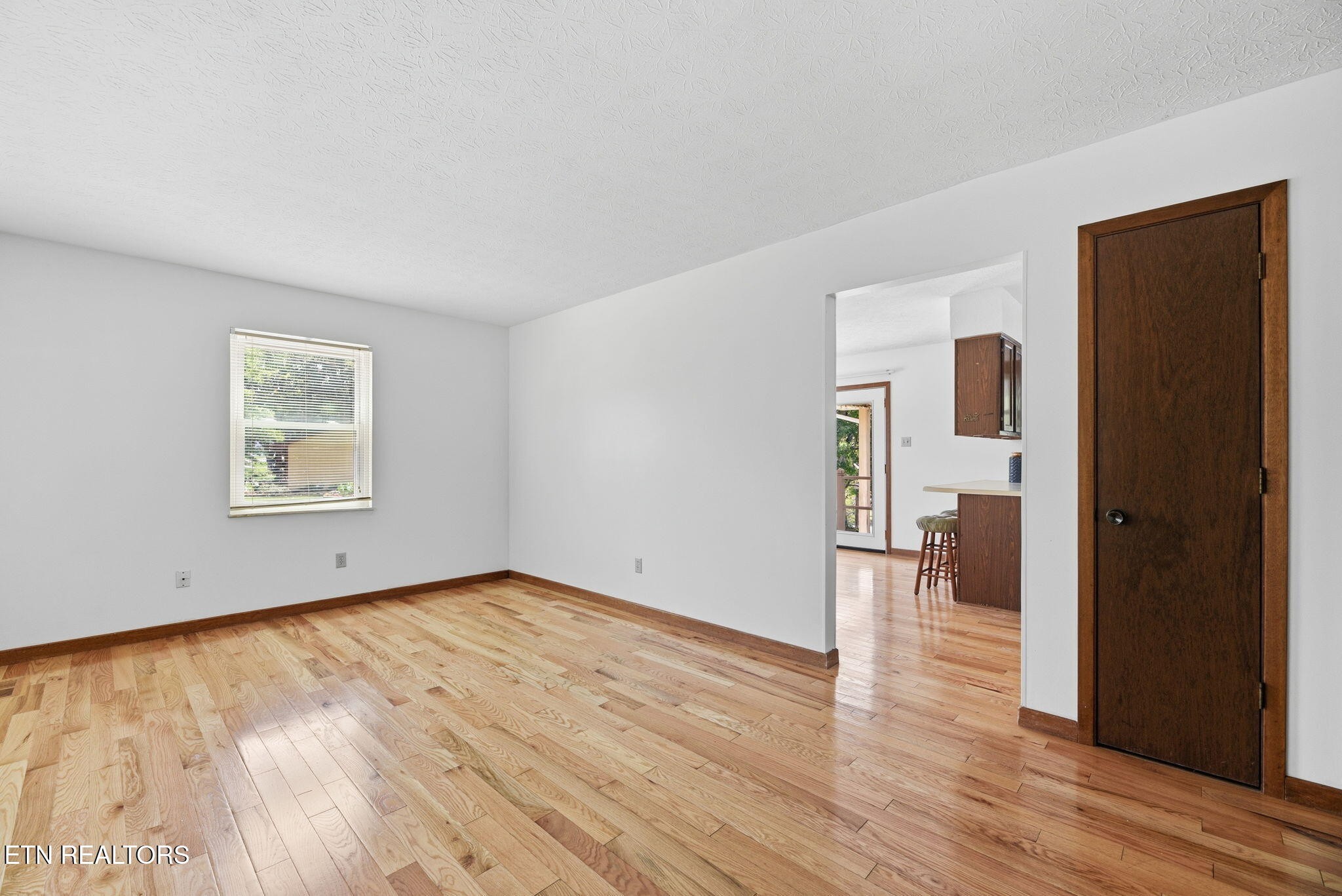 90 Tempura Drive Oak Ridge, TN 37830 - Photo 3 of 28 Gallery Image 3