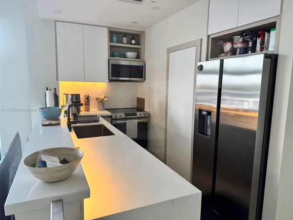 $5,000 | 6917 Collins Avenue, Unit L102, Miami Beach, FL 33141