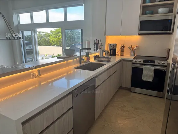 $5,000 | 6917 Collins Avenue, Unit L102, Miami Beach, FL 33141