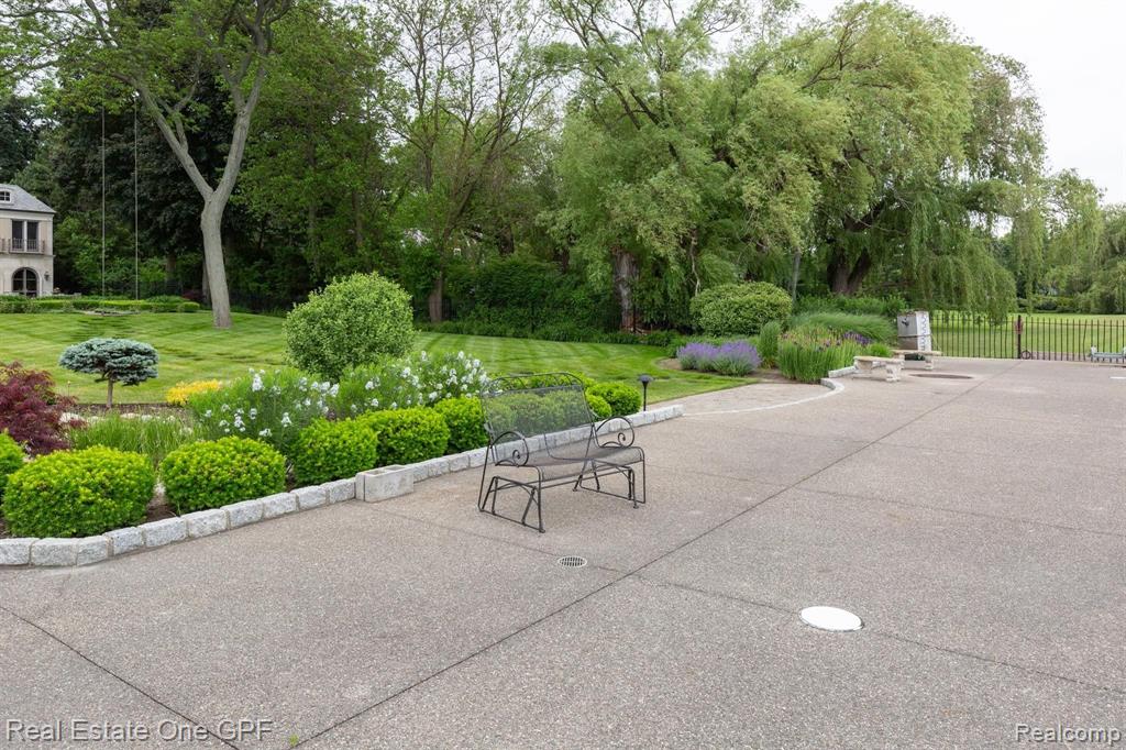 992 Lake Shore Road Grosse Pointe Shores, MI 48236 - Photo 57 of 59