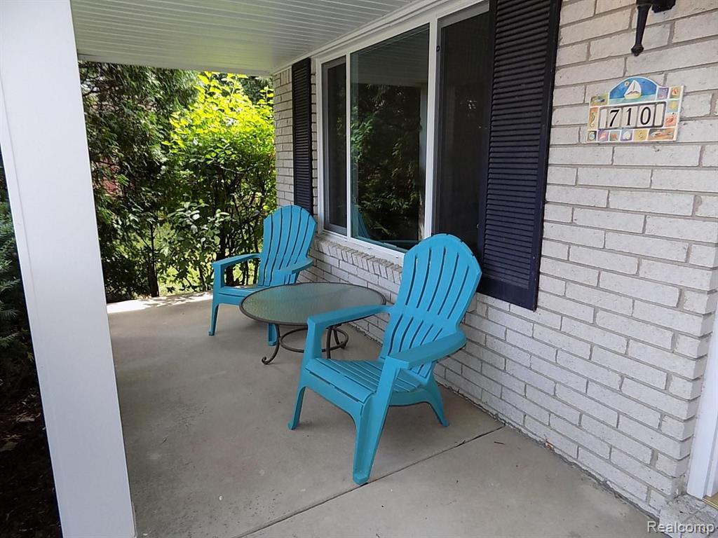 710 Abbey Court Rochester Hills, MI 48307 - Photo 3 of 46