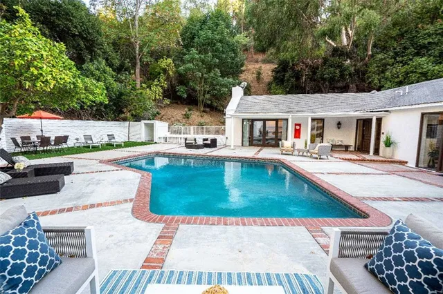 $2,975,000 | 3183 Laurel Canyon Boulevard, Studio City, CA 91604
