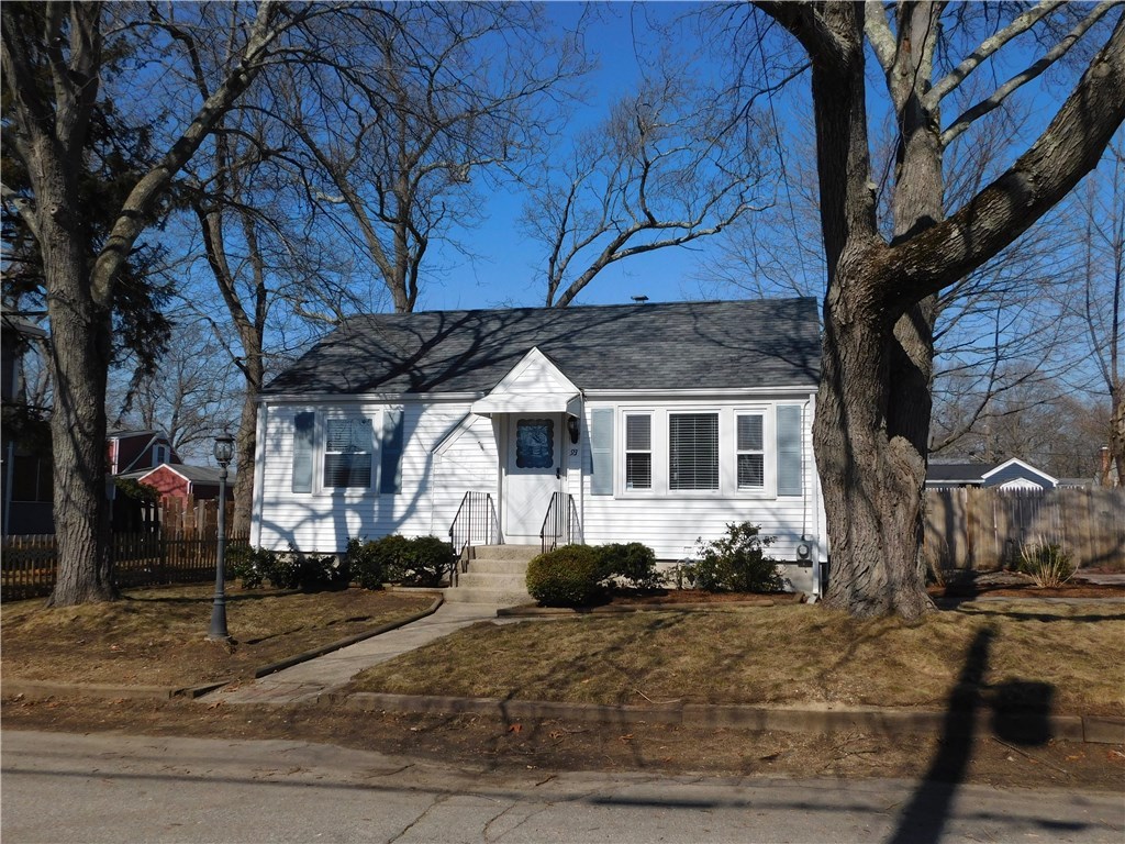 93 Community Road Warwick, RI 02889 - Photo 2 of 14