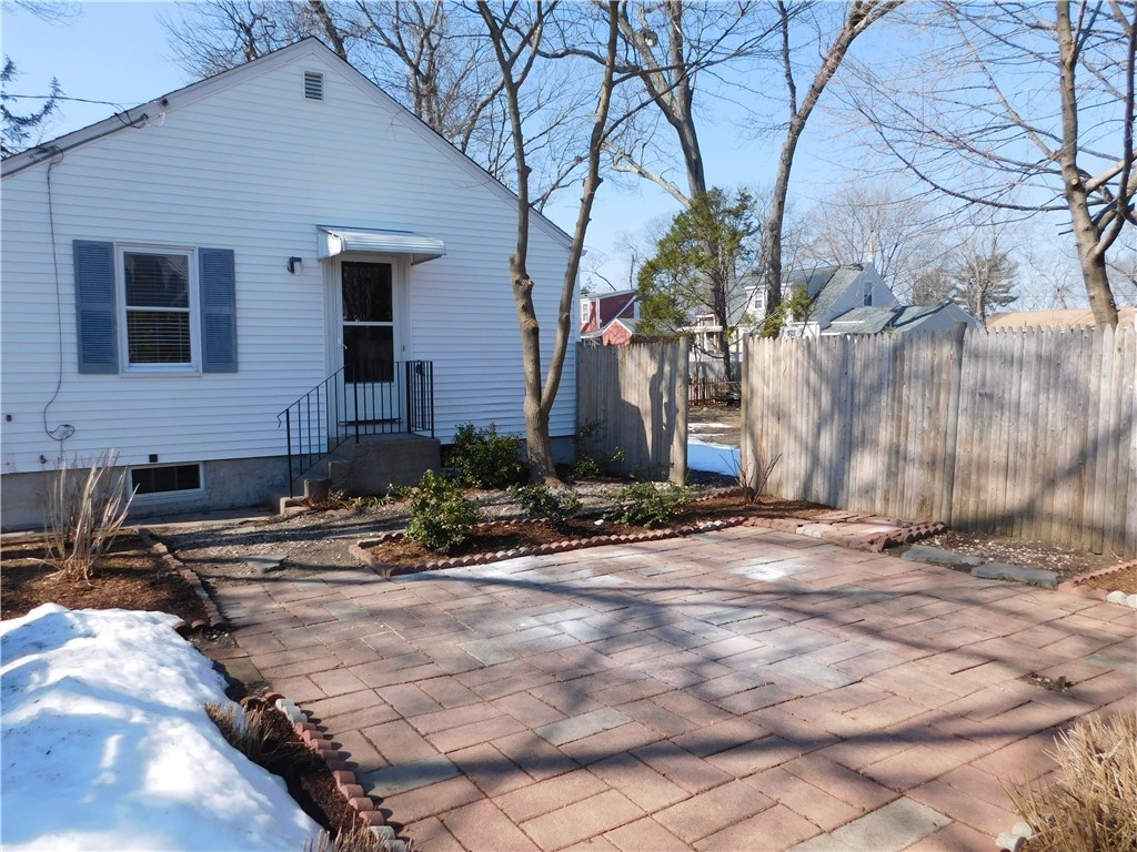 93 Community Road Warwick, RI 02889 - Photo 6 of 14