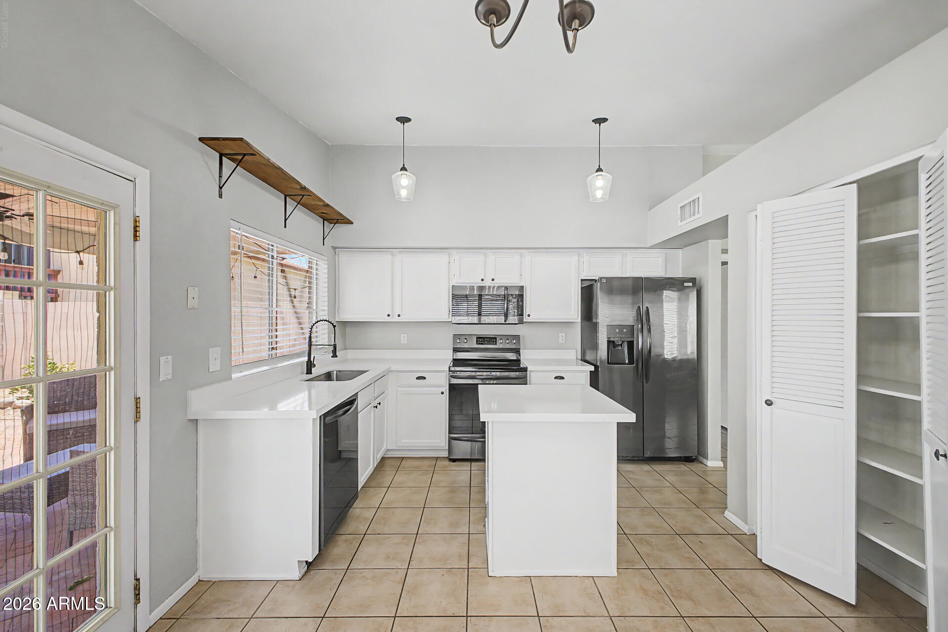 9405 South 45th Place Phoenix, AZ 85044 - Photo 12 of 31 12 - 45th