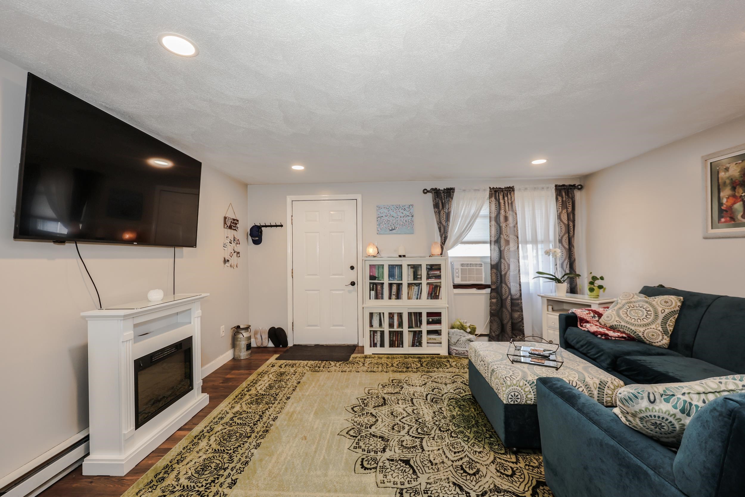 69 Stonegate Lane Derry, NH 03038 - Photo 11 of 34 Gallery Image 11