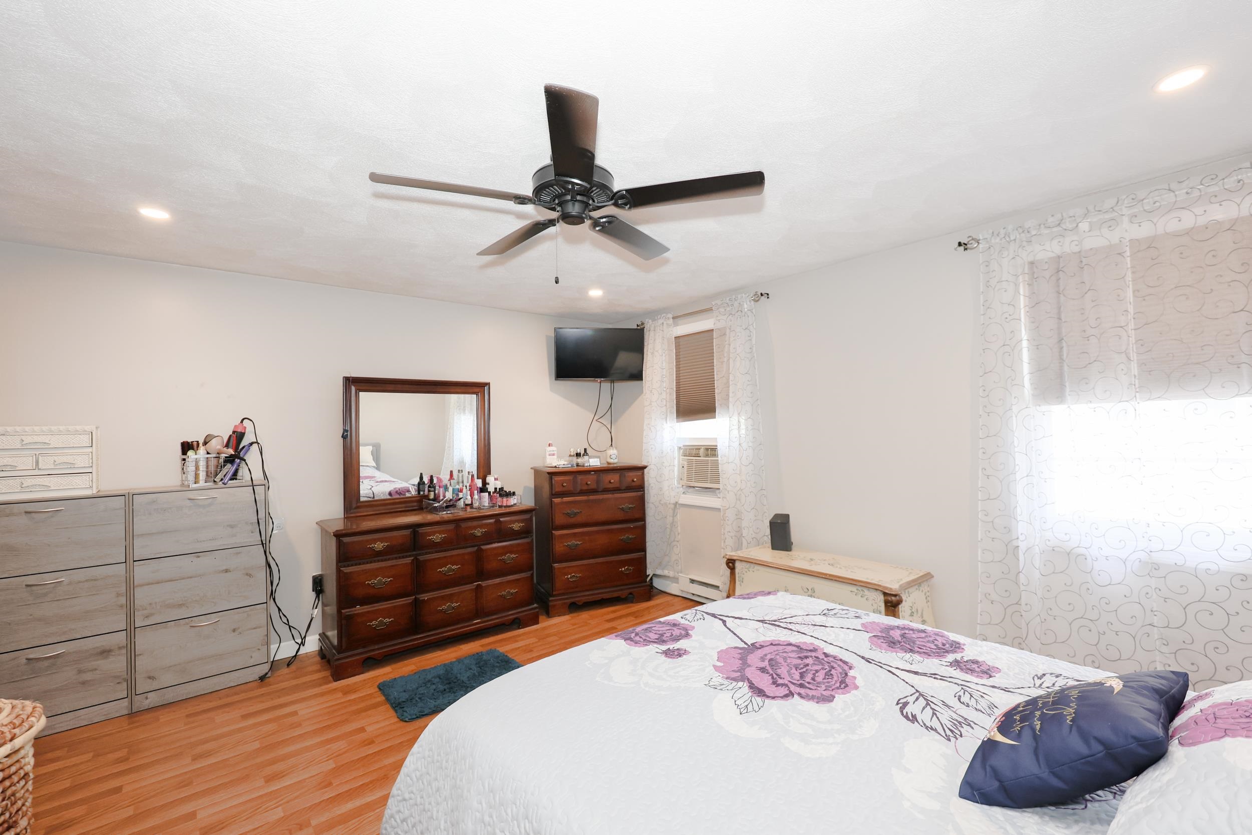 69 Stonegate Lane Derry, NH 03038 - Photo 18 of 34 Gallery Image 18