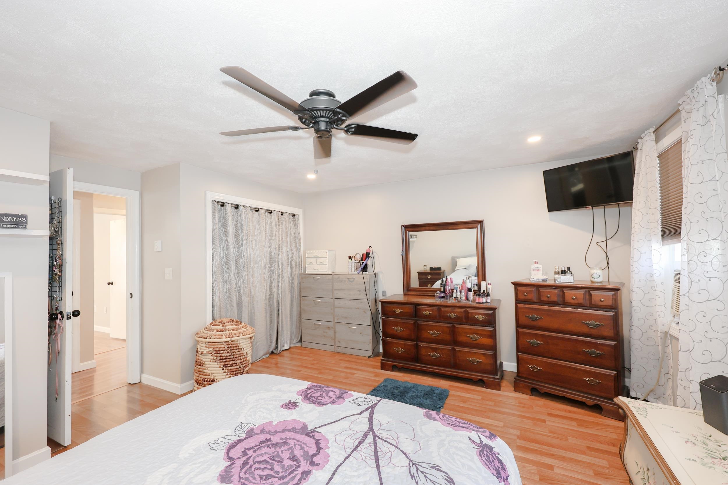 69 Stonegate Lane Derry, NH 03038 - Photo 19 of 34 Gallery Image 19